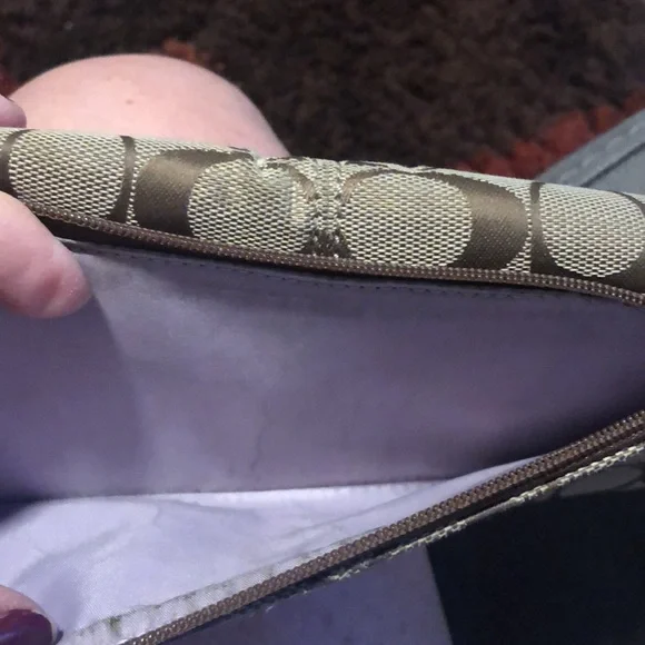 Coach signature large wallet holds tons of cards - Picture 5 of 5